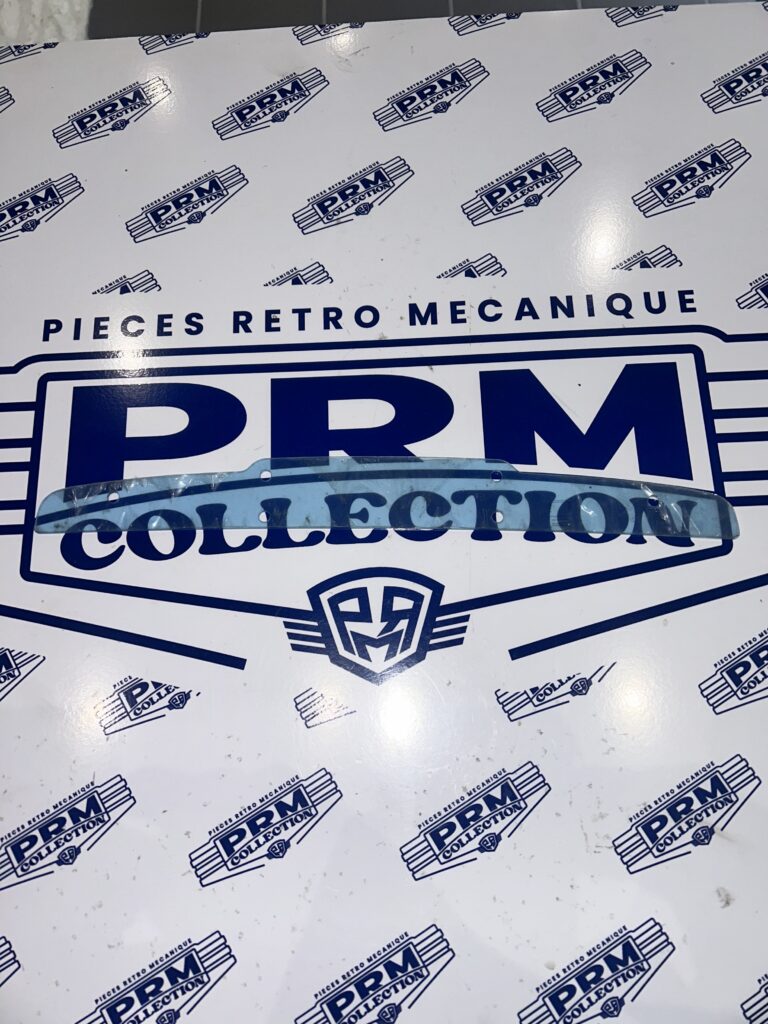 PLASTIQUE D ECLAIREUR DE PLAQUE