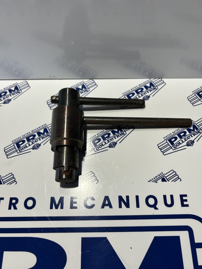 CLE POUR TUBE DE MAINTIEN DES NOIX
