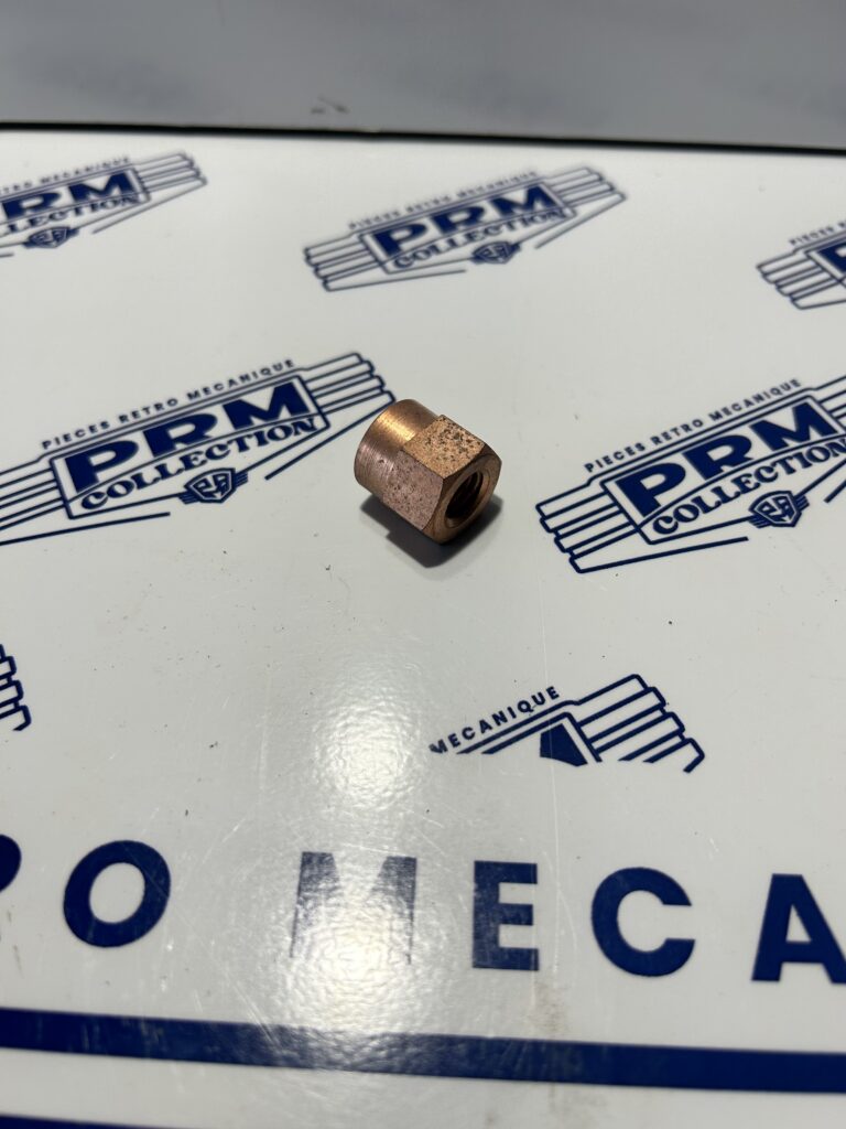 ECROU DE TUBE D ECHAPPEMENT O 10 mm laiton