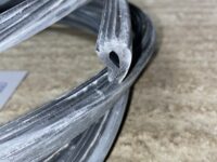 JOINT DE TOIT DS JUSQUE 1973 17 VIS DE FIXATIONS LONG 4360mm